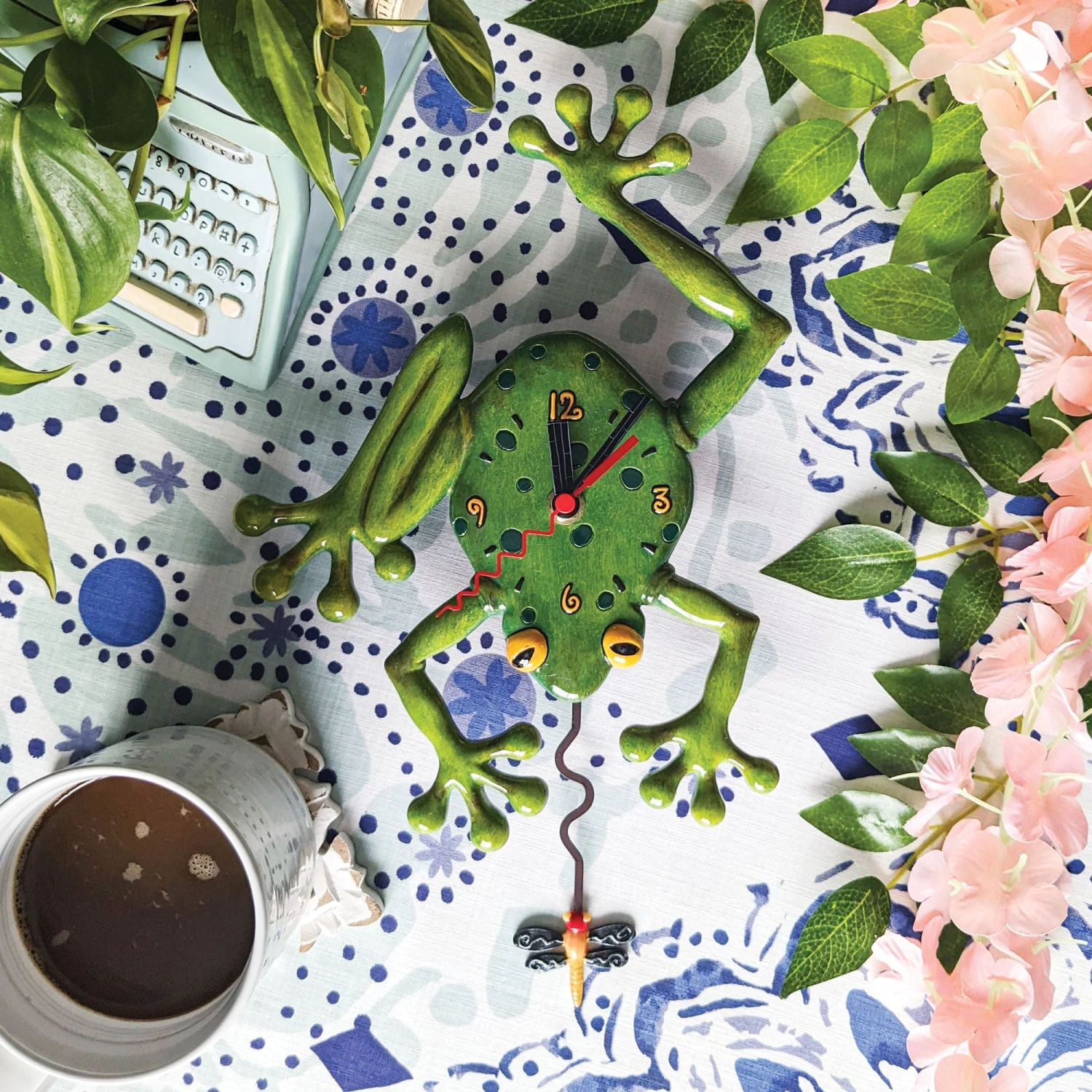 Enesco Gift Frog & Fly Clock(Clock 1) 4 Enesco Gift Frog & Fly Clock(Clock 1) - Image 2